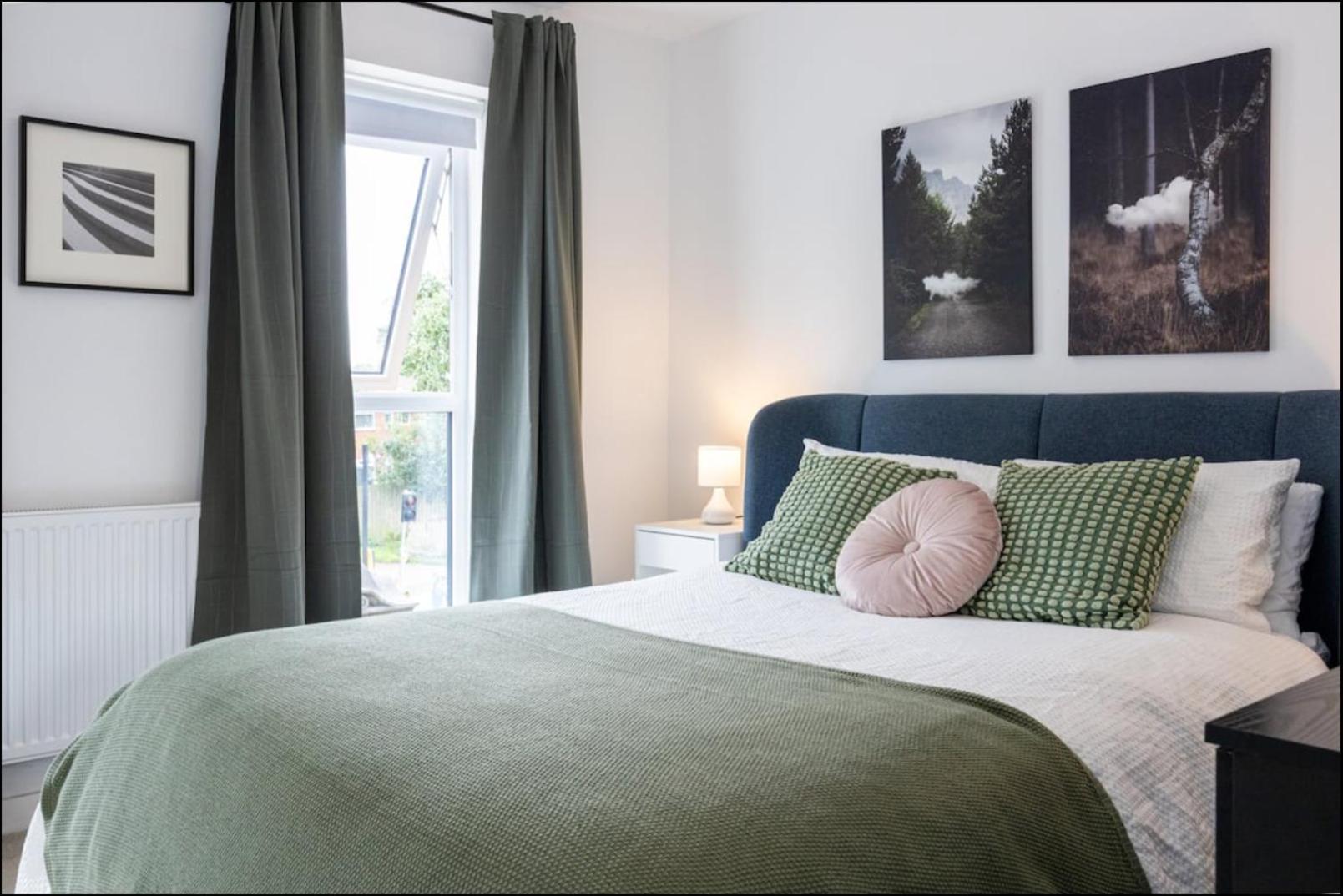 Elegance Retreat - 2 Bed Holiday Home With Parking Manchester Exterior photo