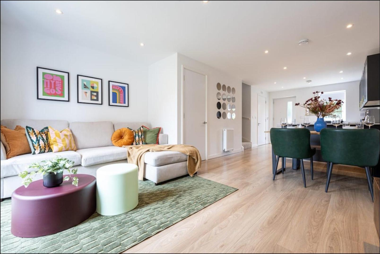 Elegance Retreat - 2 Bed Holiday Home With Parking Manchester Exterior photo